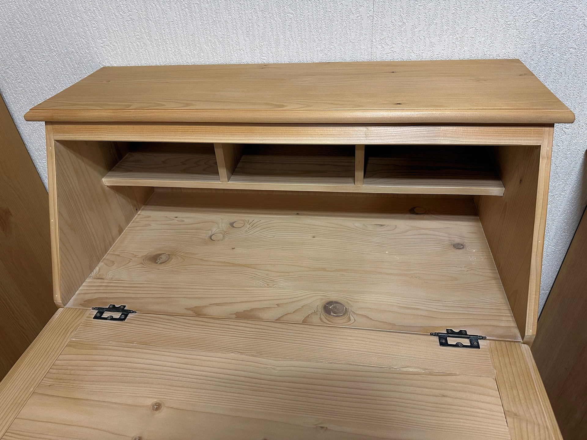 Sekretär Fichte gewachst