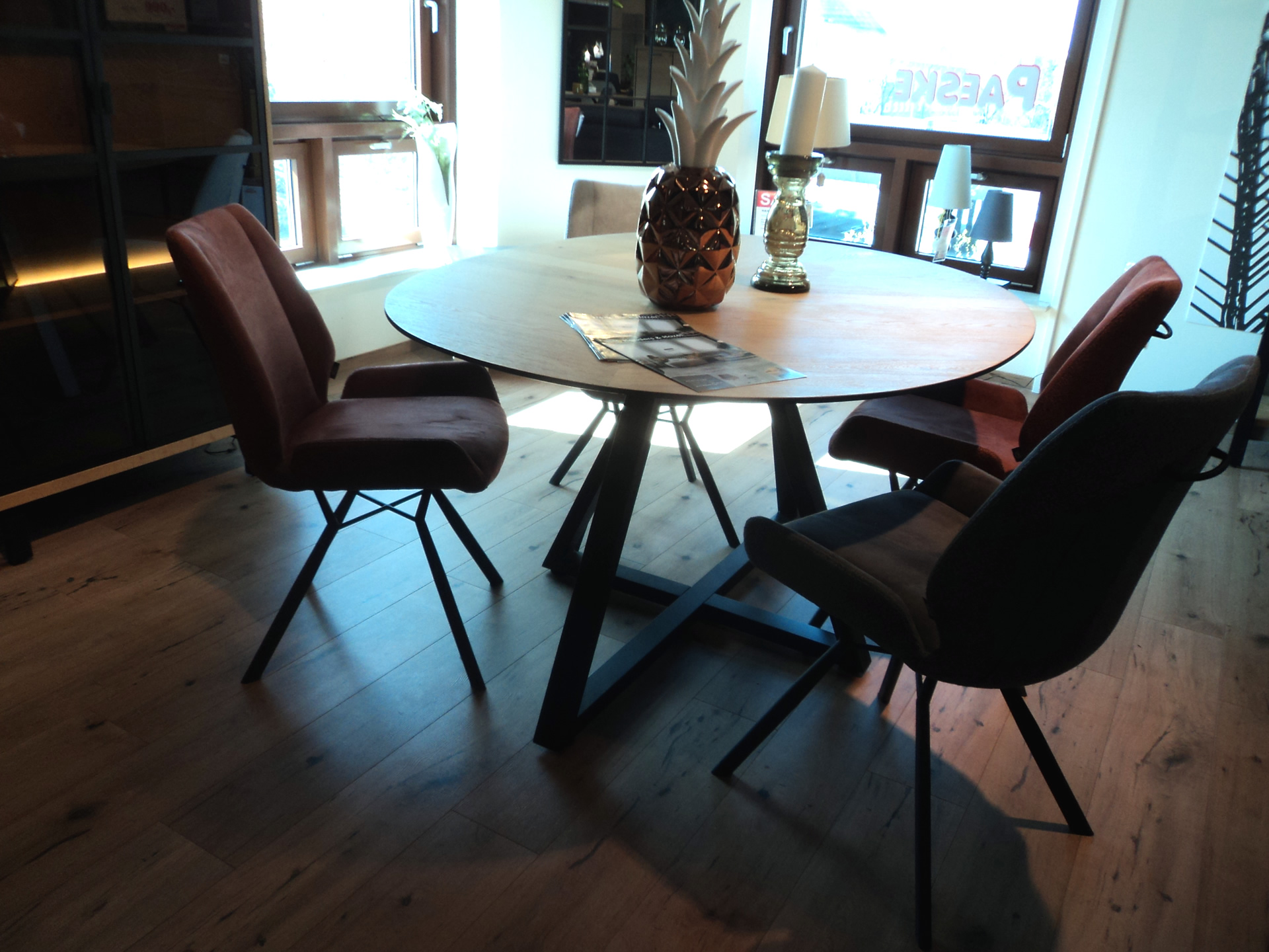 H&H Ridgefield Esstisch in organischer Form