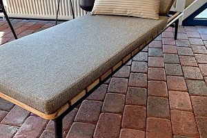 Gartenliege aus massivem Teakholz verstellbar