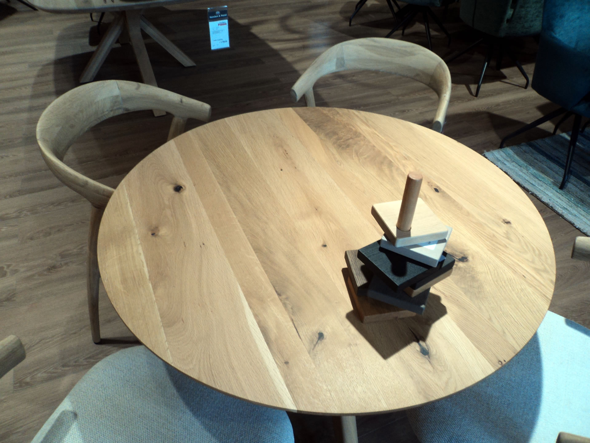 Runder Massivholz-Esstisch in Eiche Snow