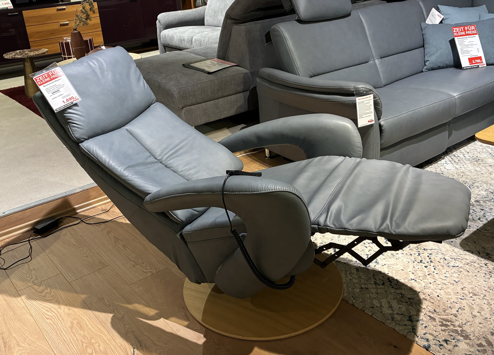 Motorischer Relaxsessel Hayden Large in Leder