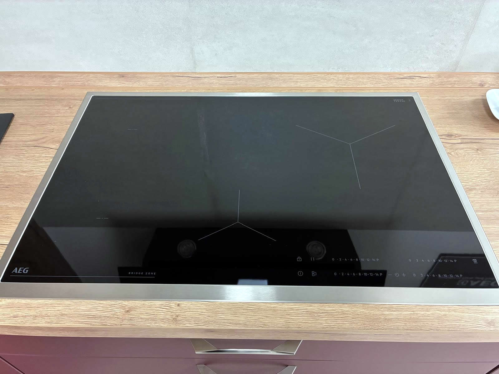 Backofen und Induktionsfeld