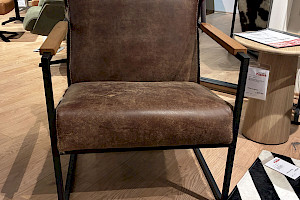 Einzelsessel BRENDA mit auffälligem Kuhfell-Rücken