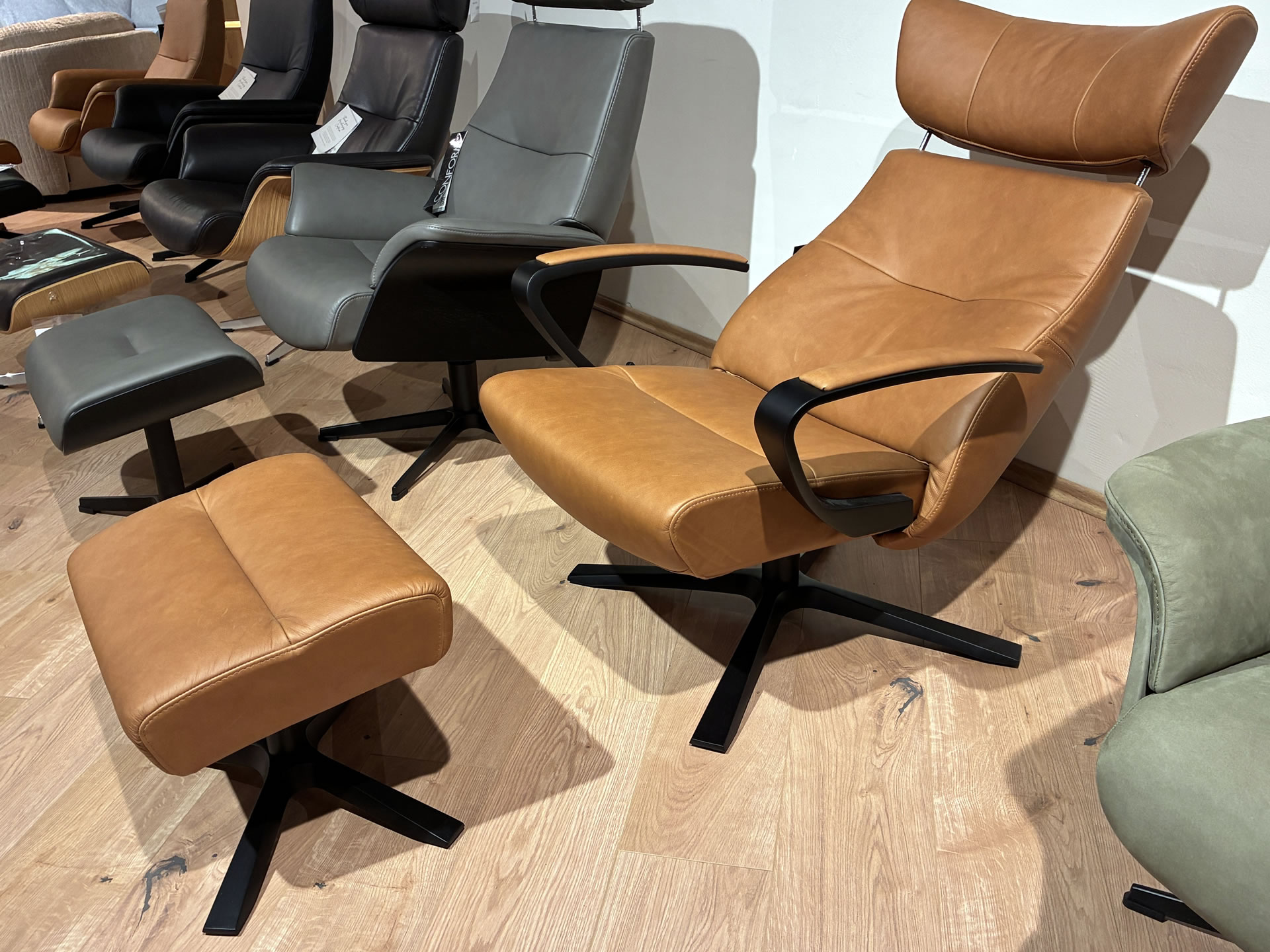 Conform Relaxsessel + Hocker  STYLE in Leder