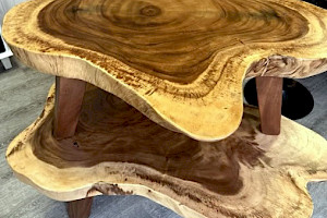 Couchtisch aus Suarholz, massive Baumscheibe